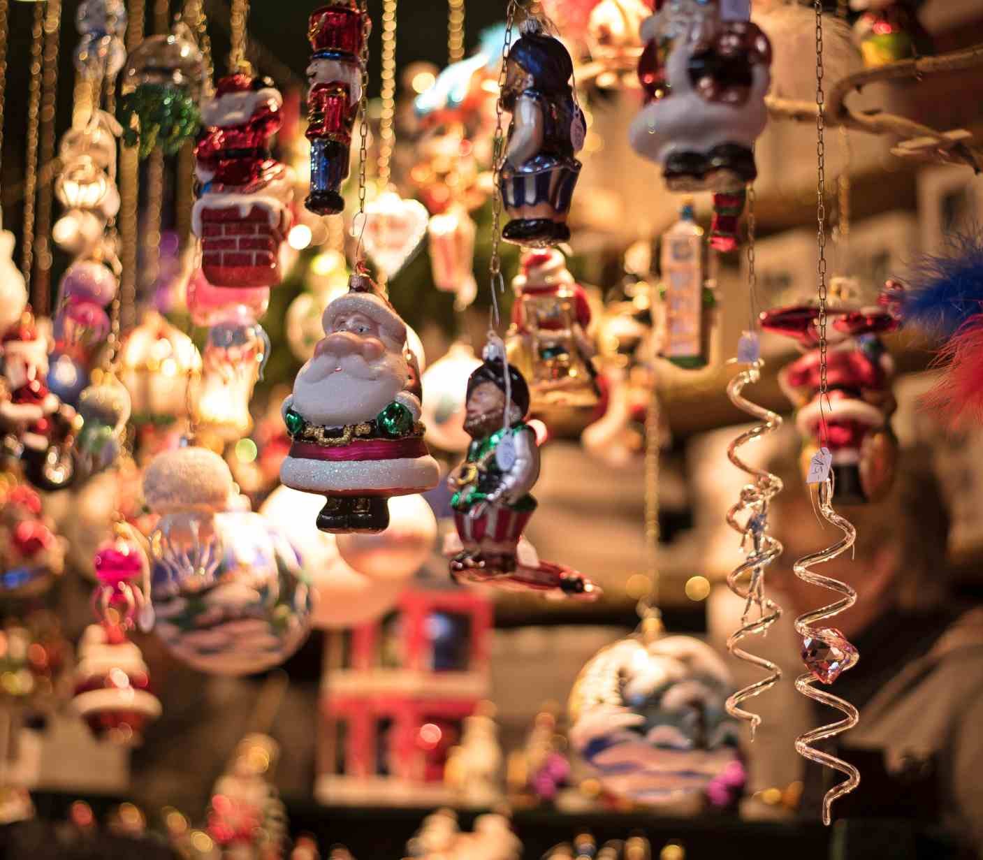 christmas-decorations-940x860-crop-resize
